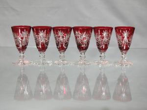 Verres à digestifs en Cristal de Bohème rouge ouvert taille étoile 