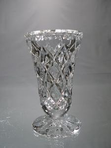 Peti Vase en Cristal de Bohème sur pied Taille 