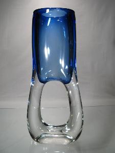 Vase en cristal bleu pièce unique signée Adam Jablonski