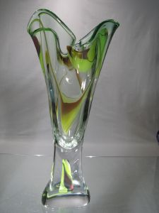 Vase en cristal vert pièce unique signée Adam Jablonski