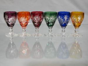 Verres à digestifs en Cristal couleur de Bohème taille étoile sur jambe courte