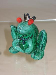 Crapaud vert avec couronnecollection Murano