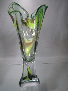 Vase en cristal vert pièce unique signée Adam Jablonski