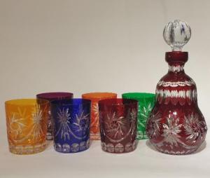 Coffret de carafe et 6 verres couleurs en cristal bohème