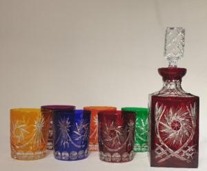 Coffret de carafe à whisky et 6 verres couleurs en cristal bohème