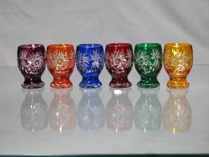 Verres à digestifs en Cristal couleur de Bohème taille étoile 