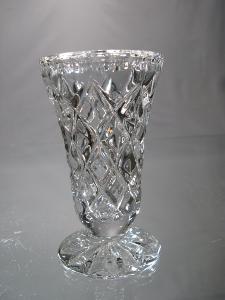 Peti Vase en Cristal de Bohème sur pied Taille 