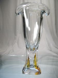 Vase en cristal transparent forme lys Pièce unique signée Jablonski