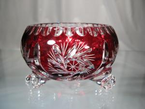Coupelle rouge en cristal taillée