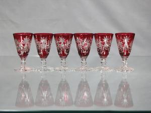 Verres à digestifs en Cristal de Bohème rouge ouvert taille étoile 
