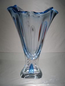 Vase en cristal +24%plomb. pièce unique signée