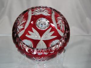 Coupelle rouge en cristal taillée