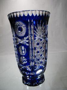 Vase cristal de boheme bleu taillé 