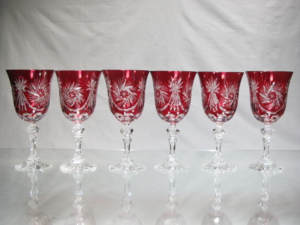 Verres à vin rouge taille Diamant forme ouverte pied calice Cristal de Bohème 